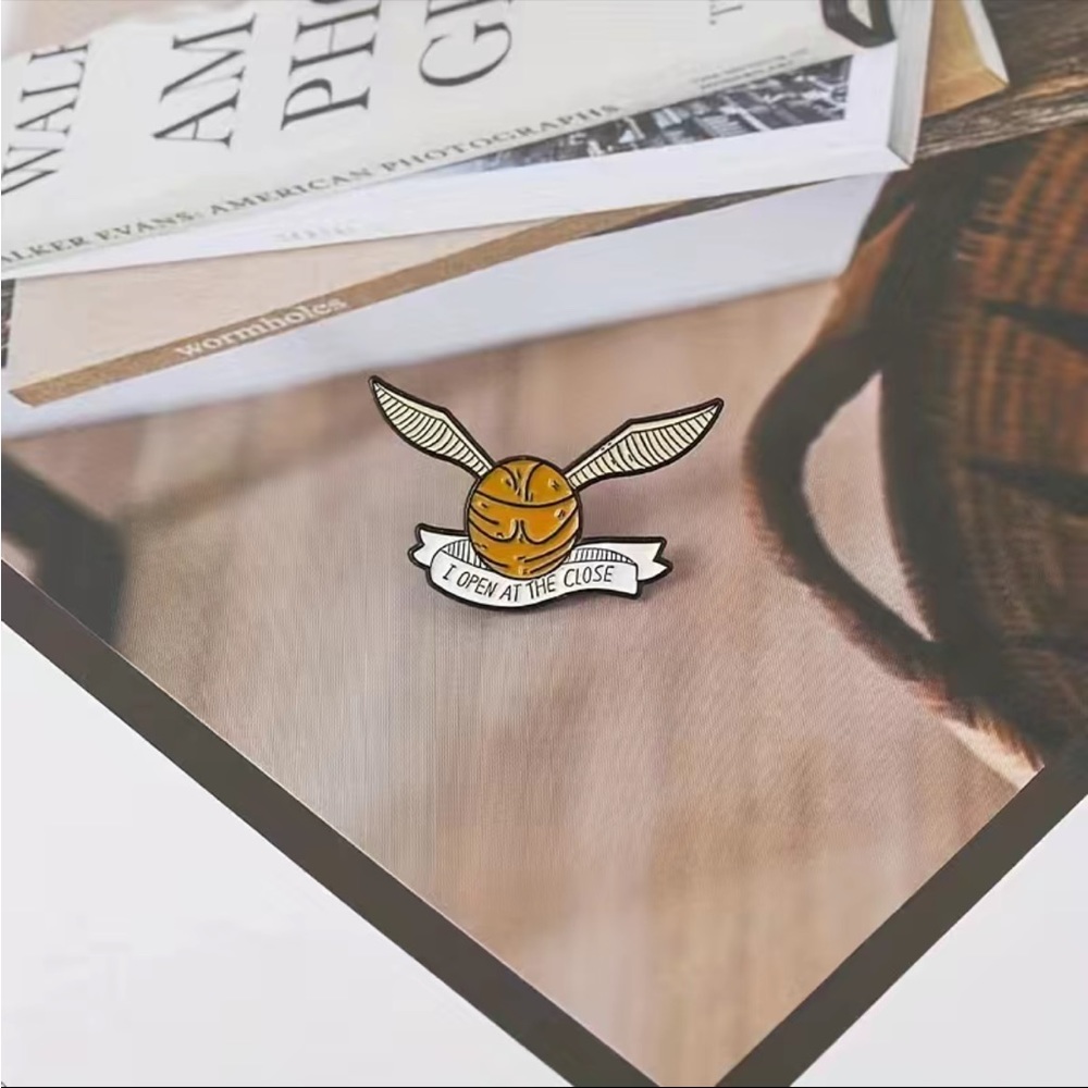 Golden Snitch Pin - Picture 4 of 7